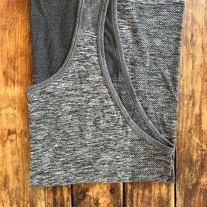 Lululemon metal vent tank top in grey size medium